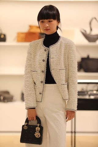  1.Áo tweed trắng chấm đen -cúc đen 