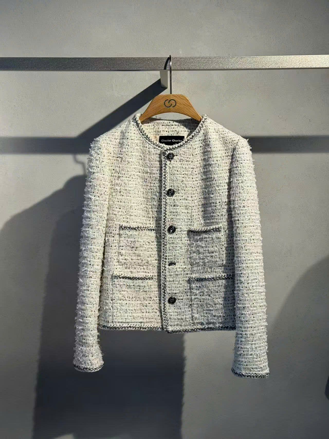  1.Áo tweed trắng chấm đen -cúc đen 