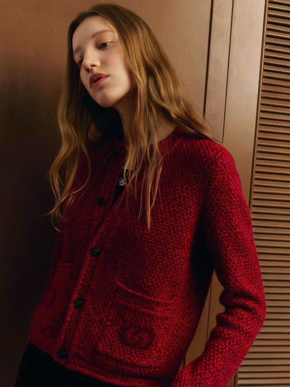  1.Áo CDG đỏ cashmere 2 túi logo 