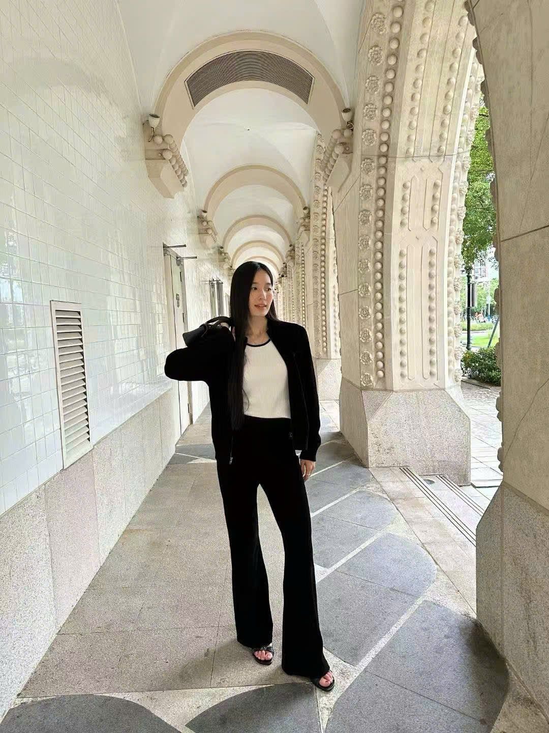  Bộ Áo khoác nhung& quần nhung đen xốp, logo trắng 1 bên (SET) 