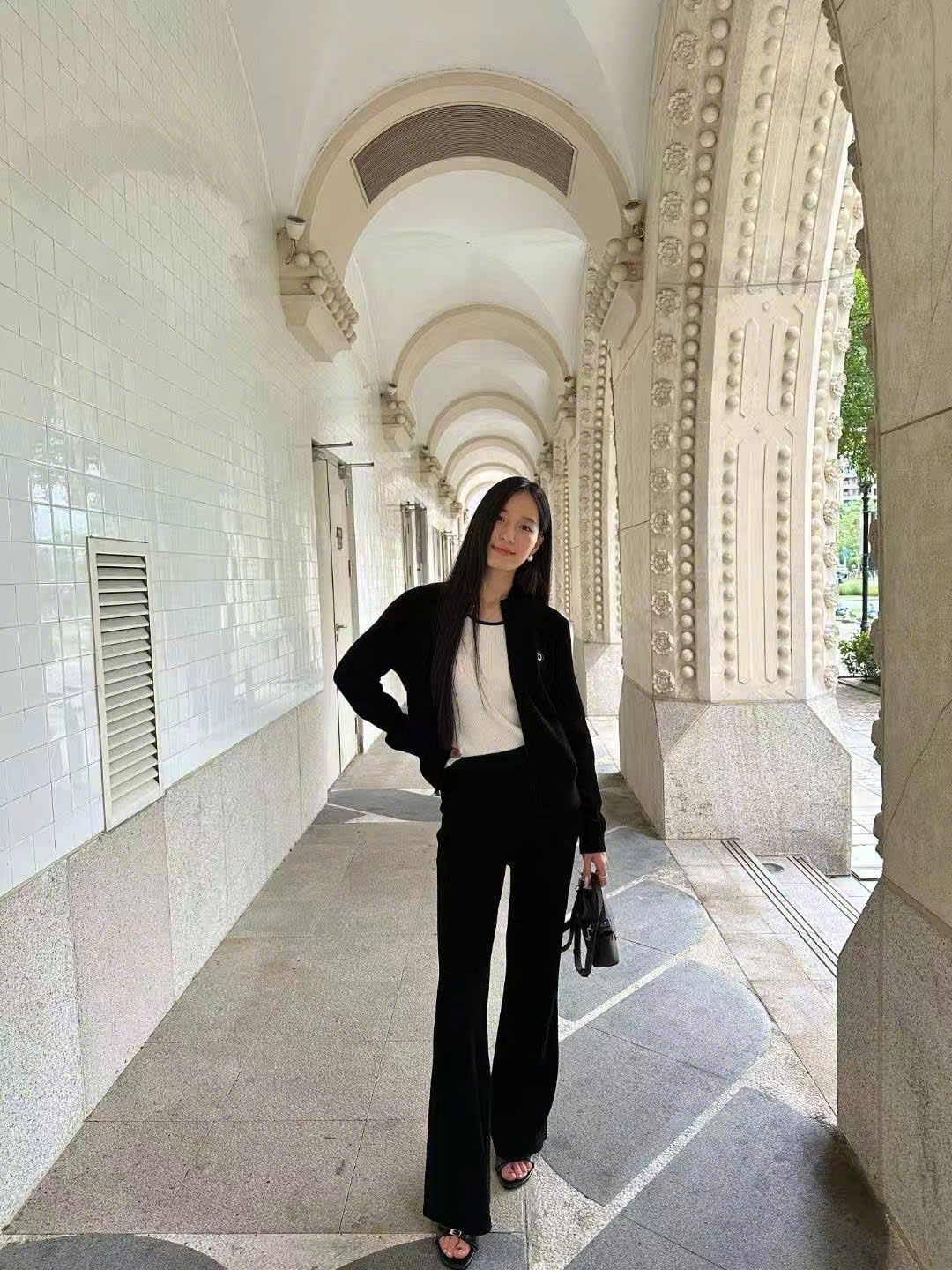  Bộ Áo khoác nhung& quần nhung đen xốp, logo trắng 1 bên (SET) 