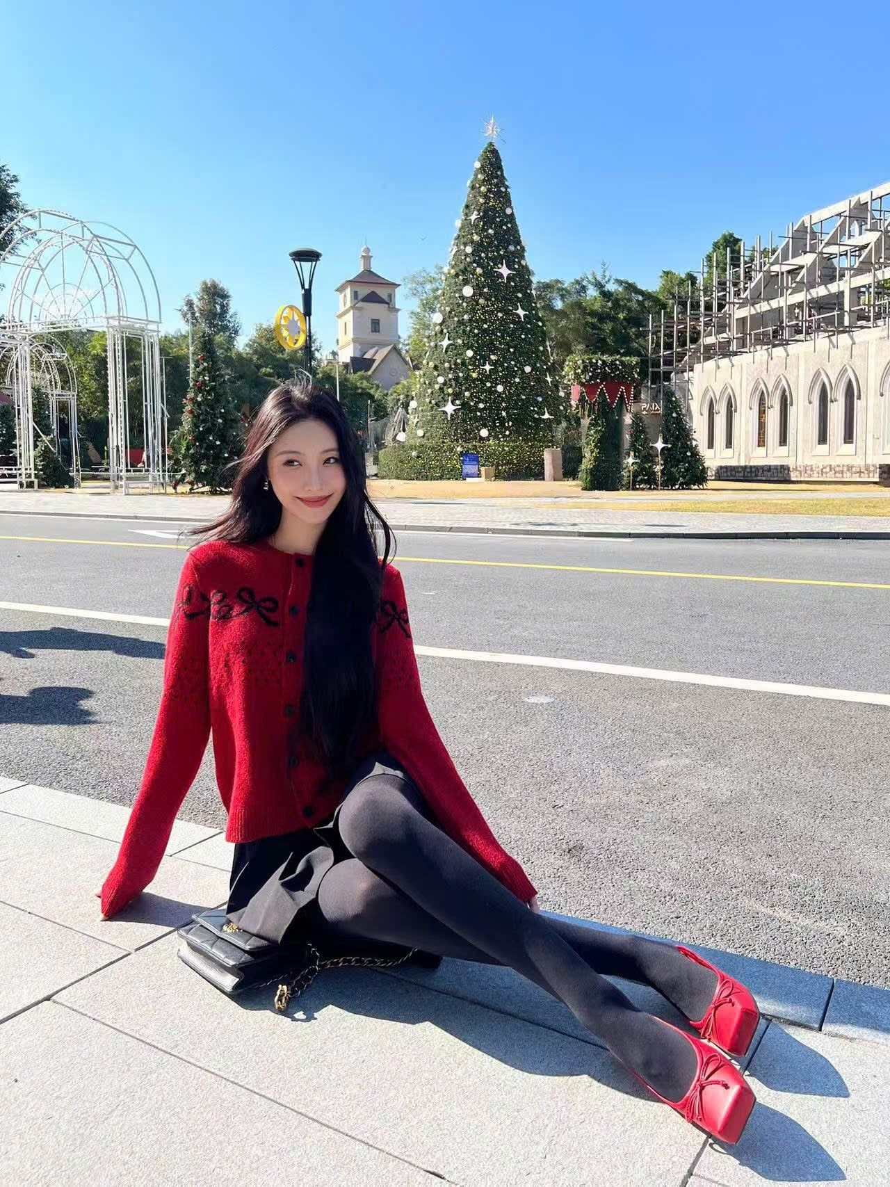  Áo CDG đỏ nơ đen 