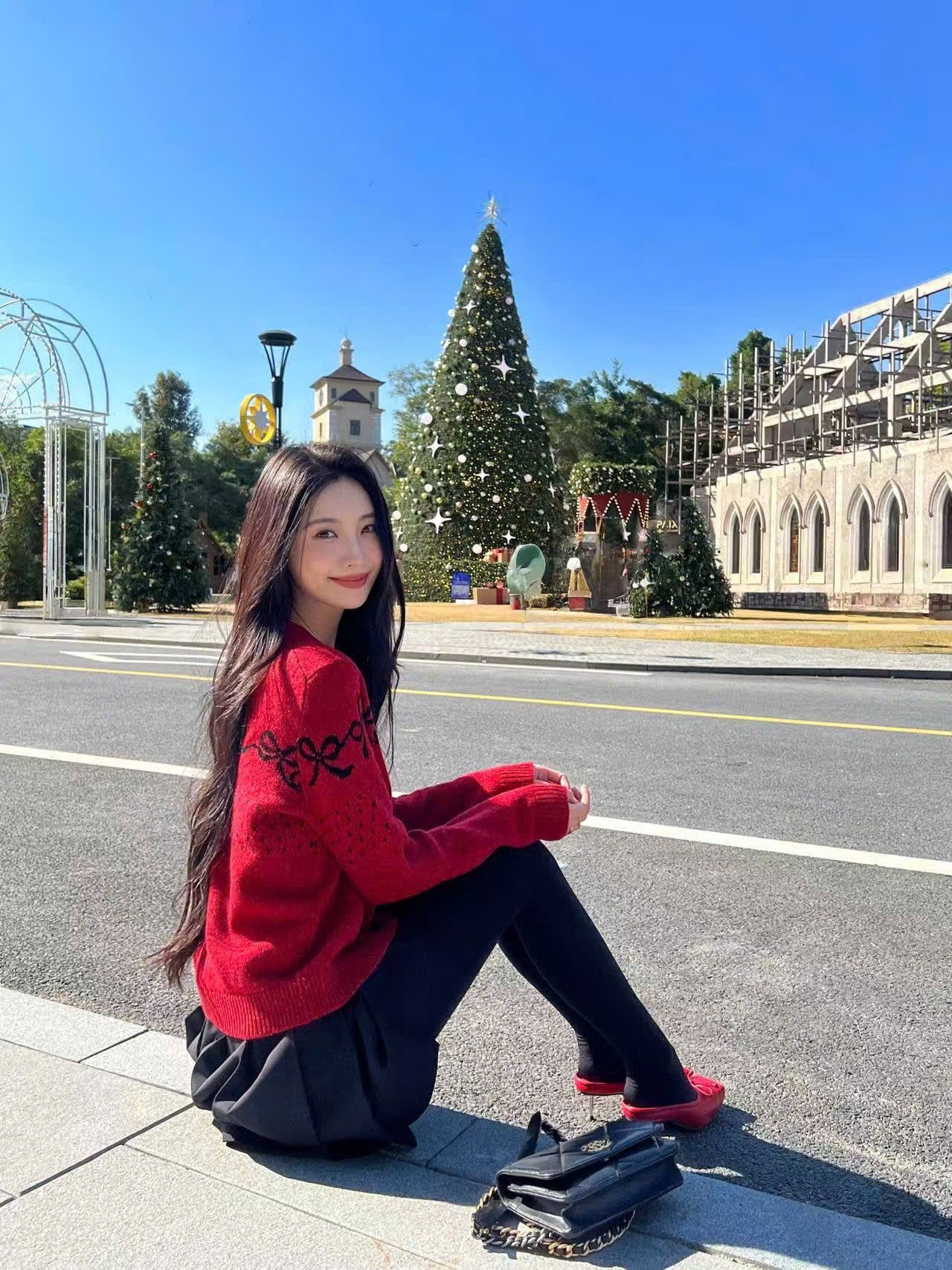  Áo CDG đỏ nơ đen 