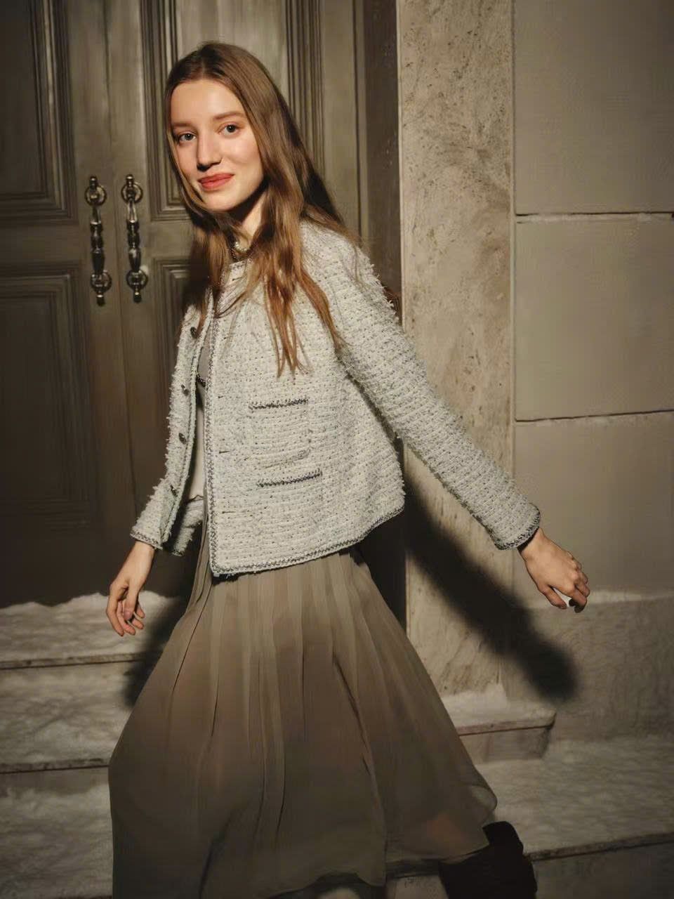  Áo tweed trắng chấm đen -cúc đen 