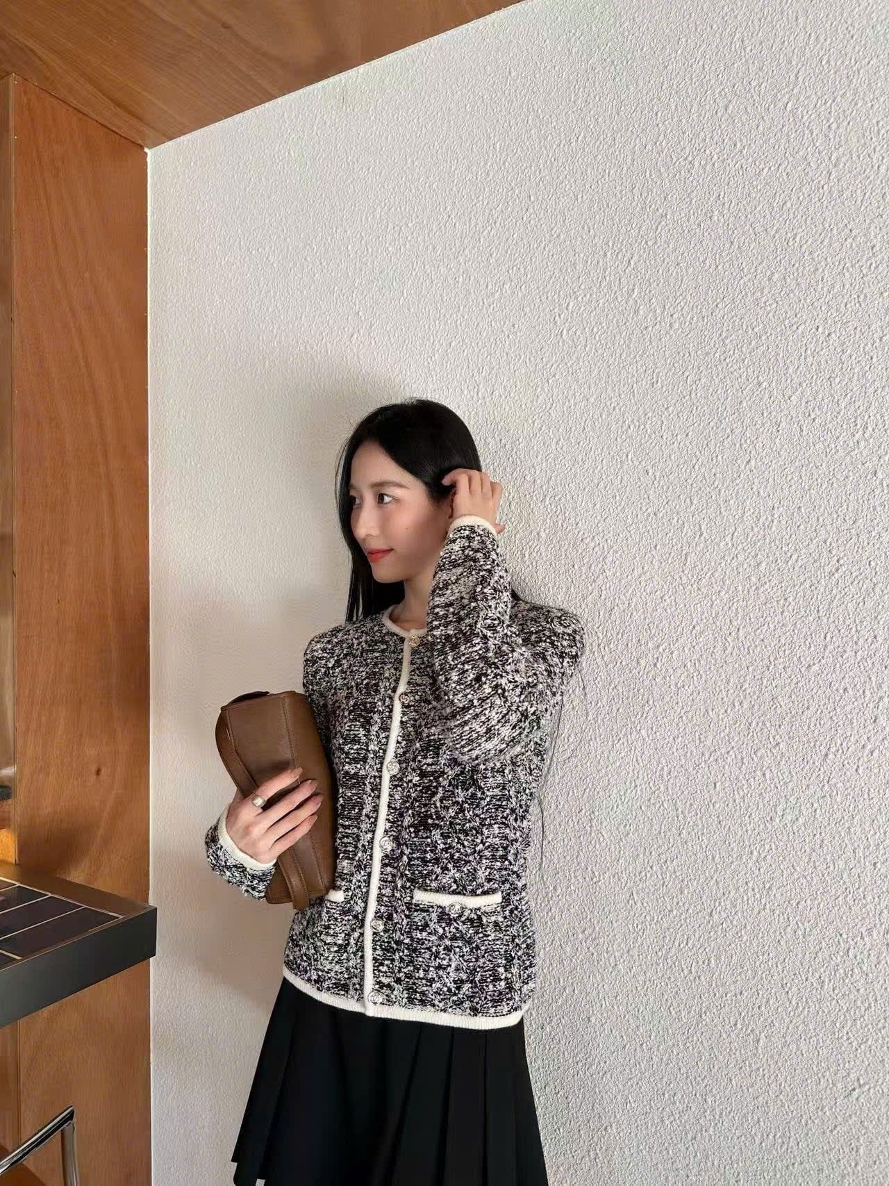  Áo CDG xám viền trắng 