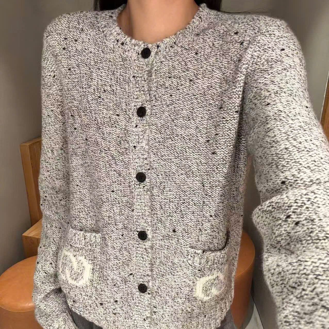  Áo CDG xám 2 túi Logo trắng 