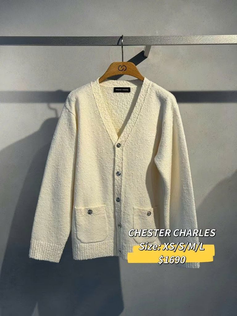  Áo CDG trắng cổ tim, 2 túi trước 