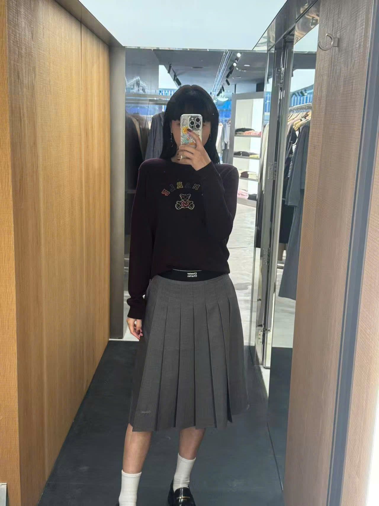  2.Chân váy dài xám - cạp chun đen 