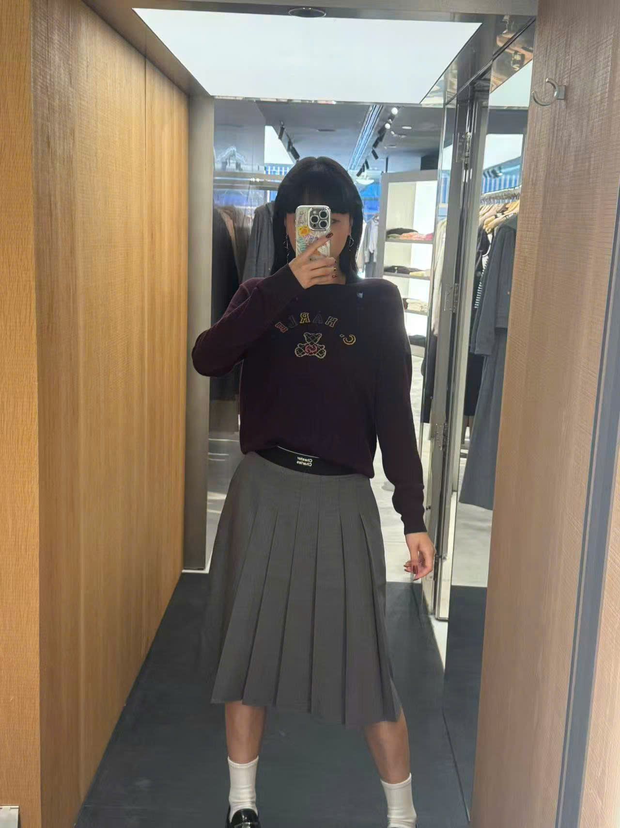  2.Chân váy dài xám - cạp chun đen 