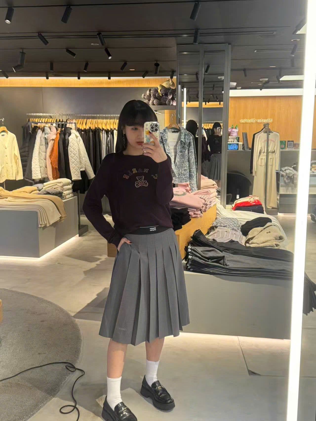  2.Chân váy dài xám - cạp chun đen 