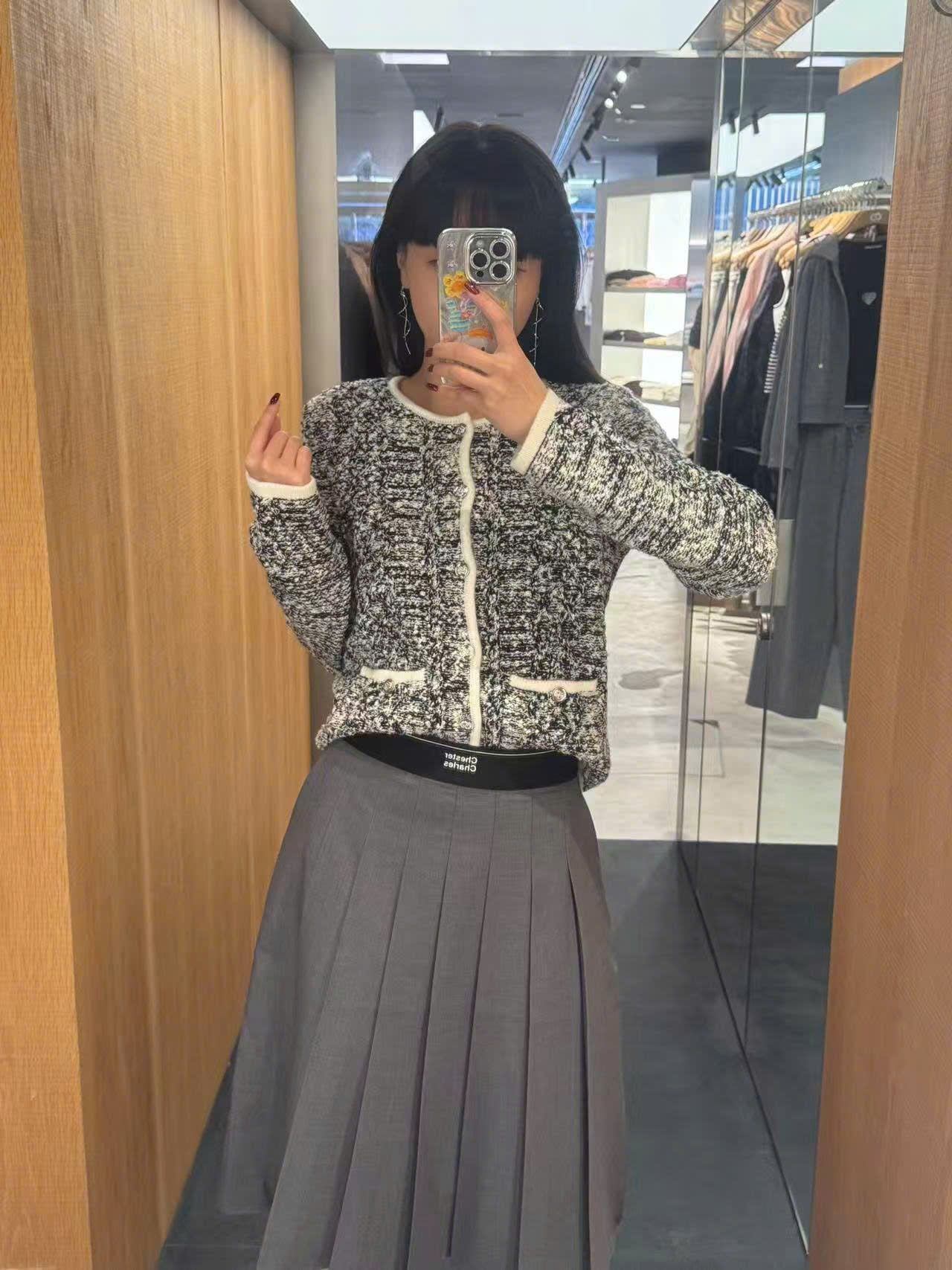  2.Chân váy dài xám - cạp chun đen 