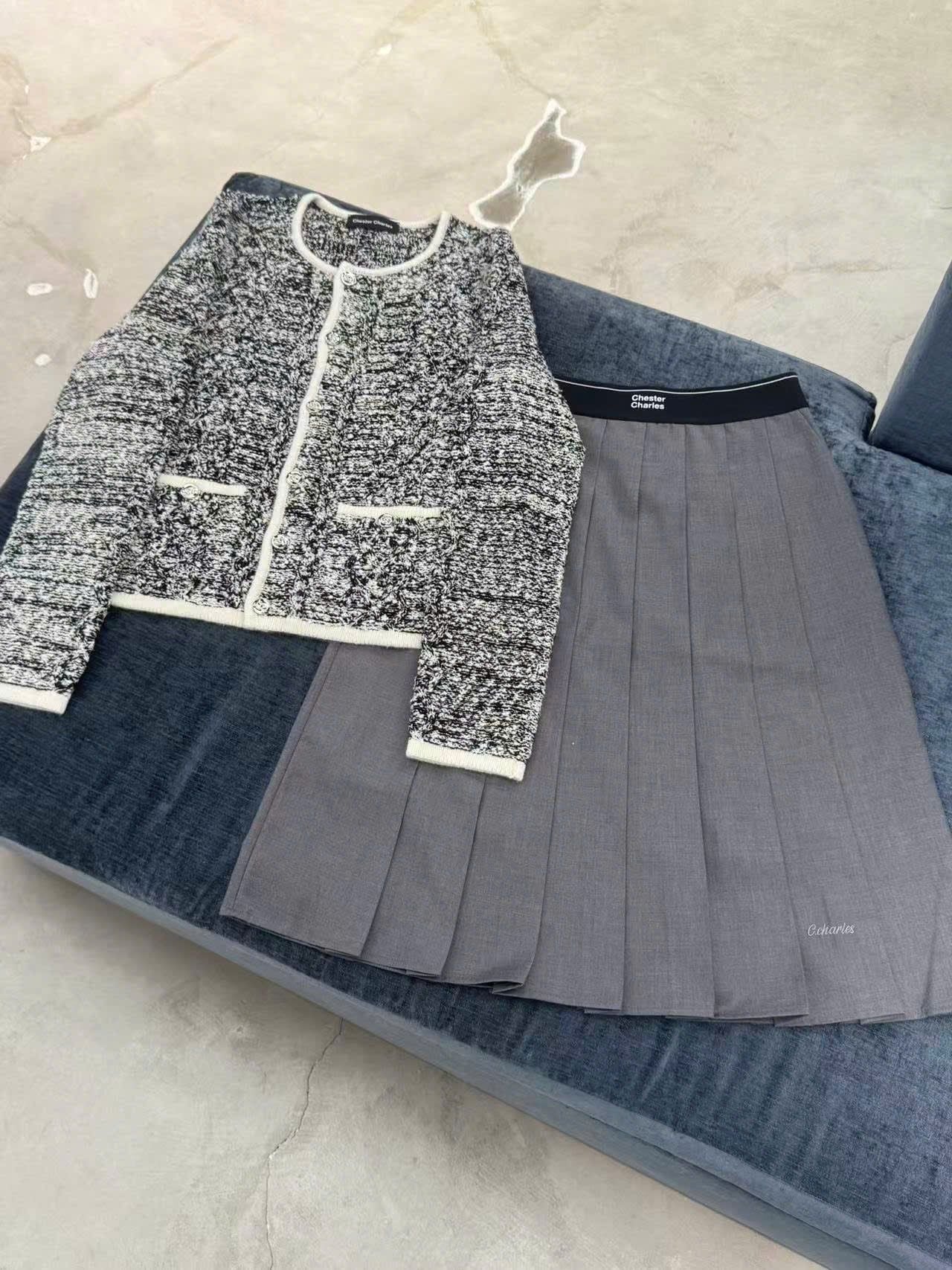  Áo CDG xám viền trắng 