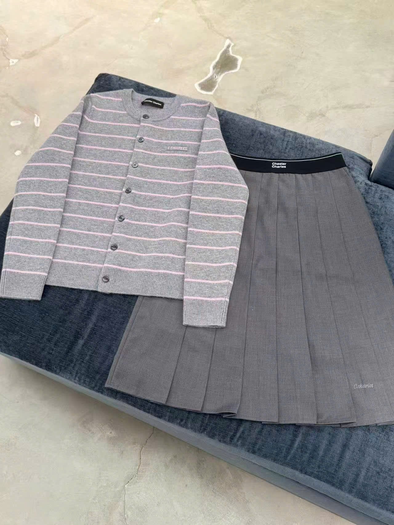 2.Chân váy dài xám - cạp chun đen 