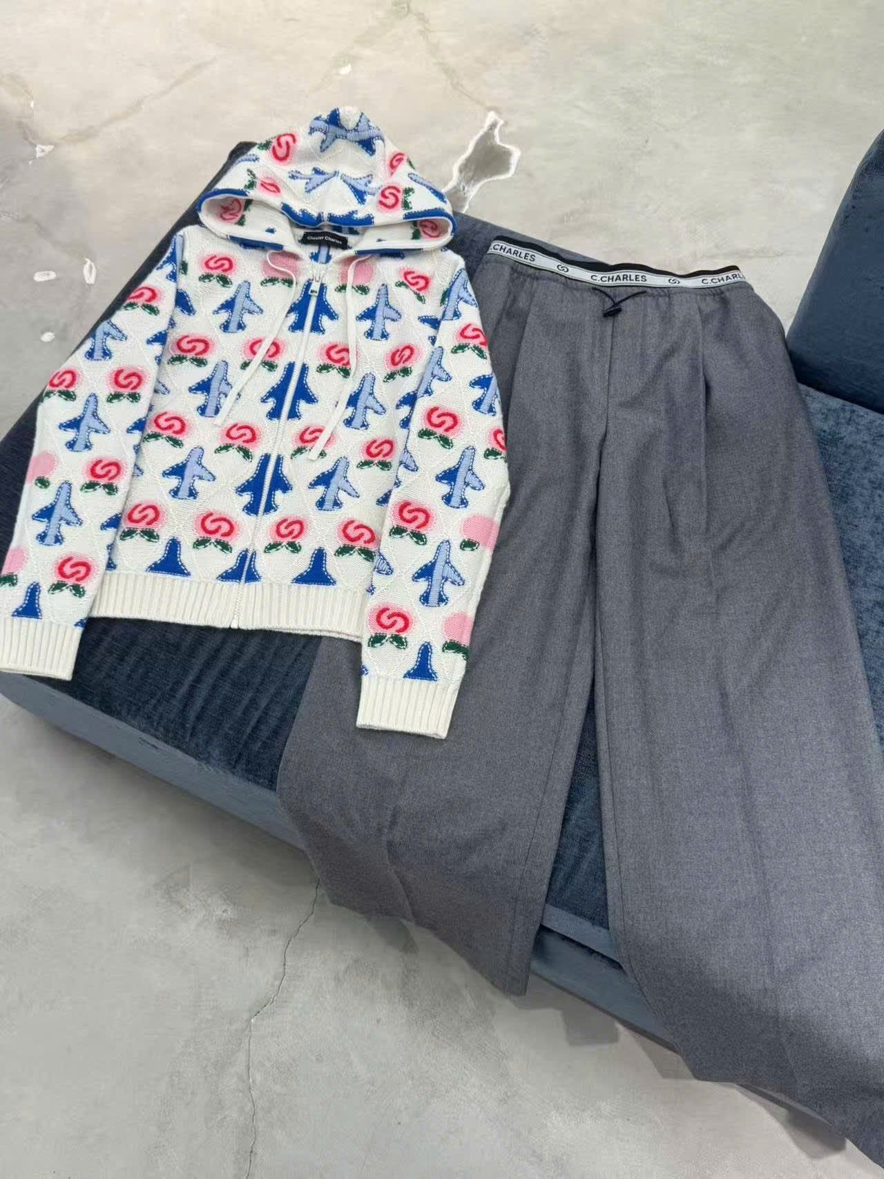  Áo khoác có mũ trắng kéo khóa họa tiết máy bay 