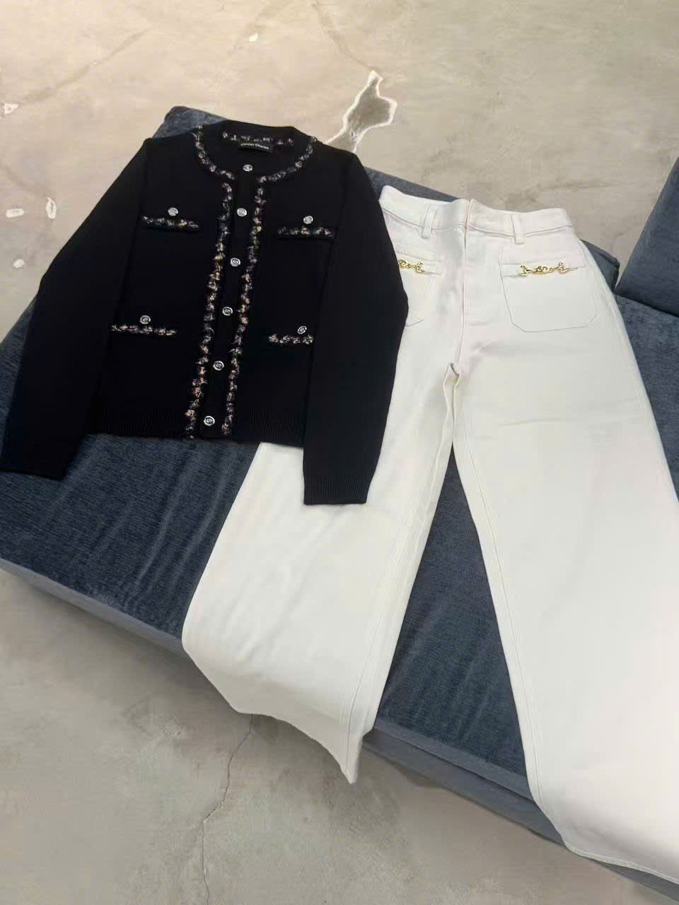  Áo CDG đen 4 túi viền 