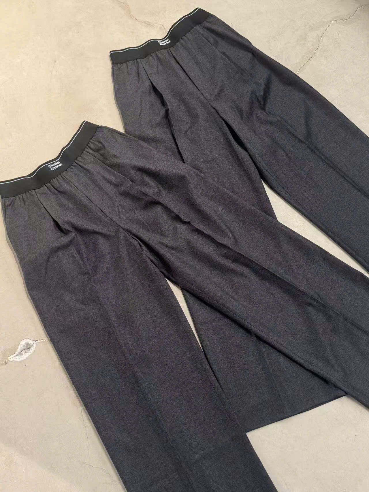  Quần vải xám cạp chun đen chữ trắng 