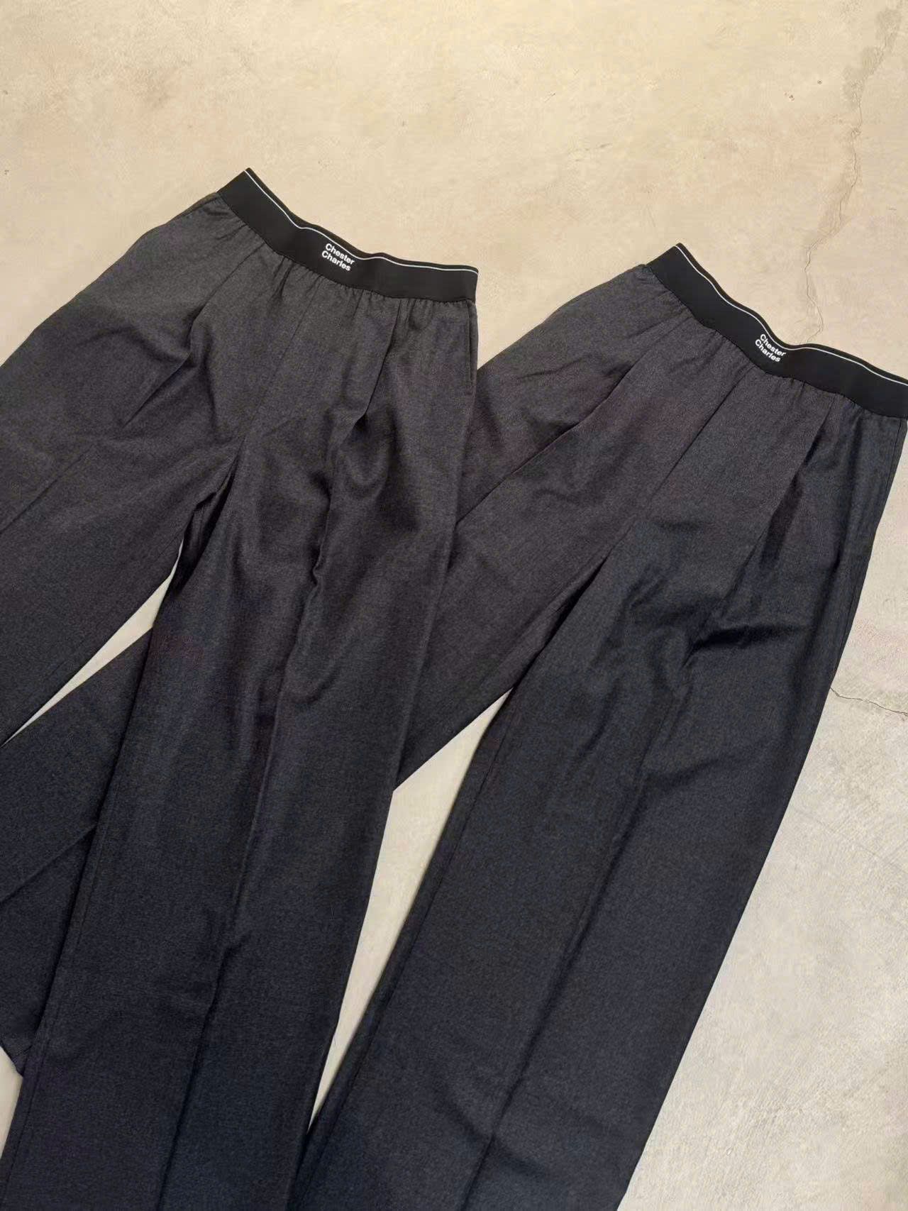  Quần vải xám cạp chun đen chữ trắng 