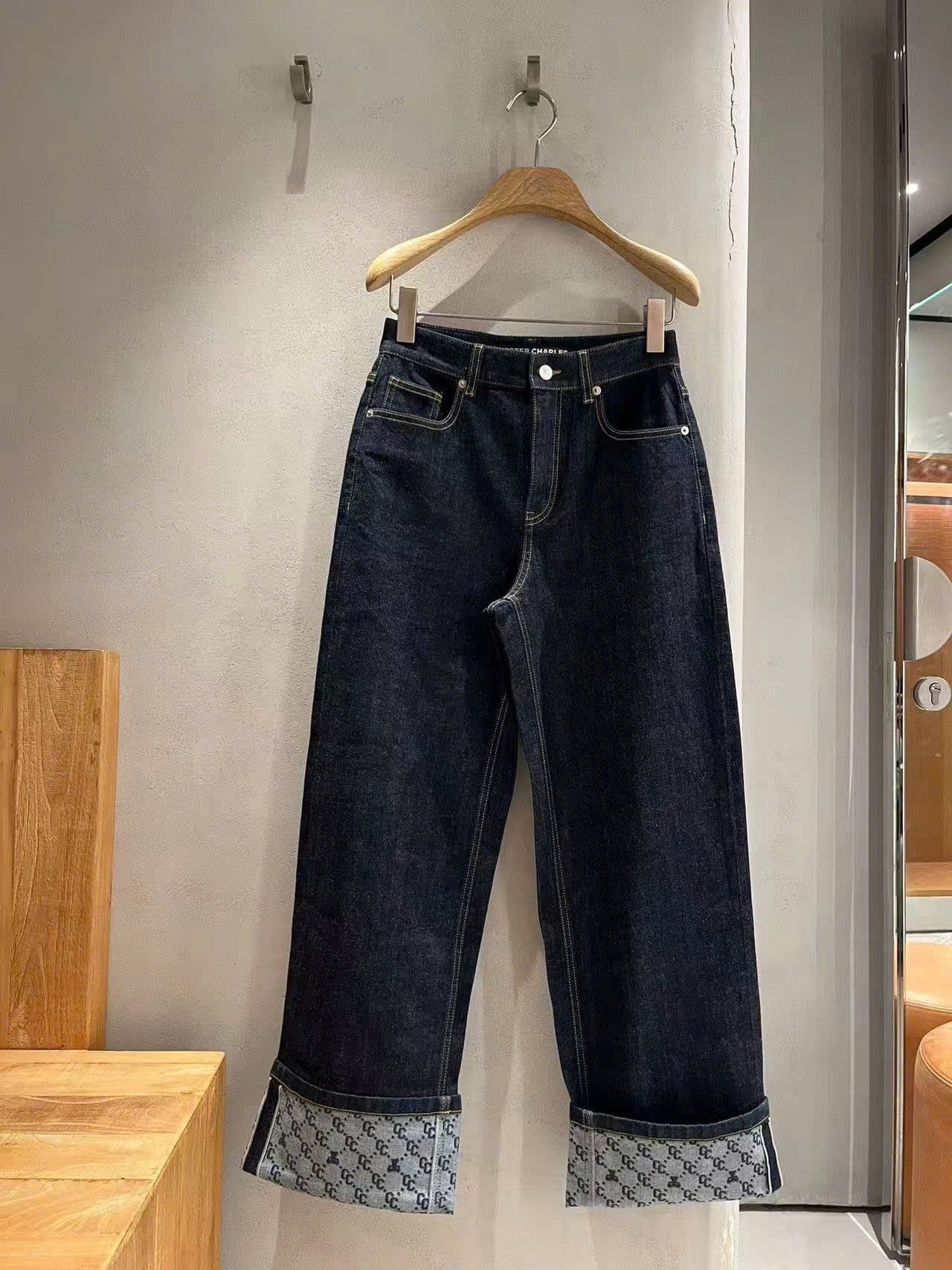  Quần jean xanh gấp gấu logo 