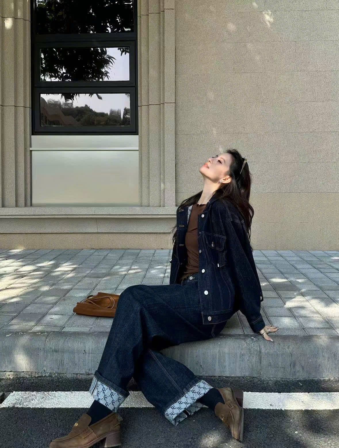  2.Áo Khoác Jean xanh mũ liền lót full logo 