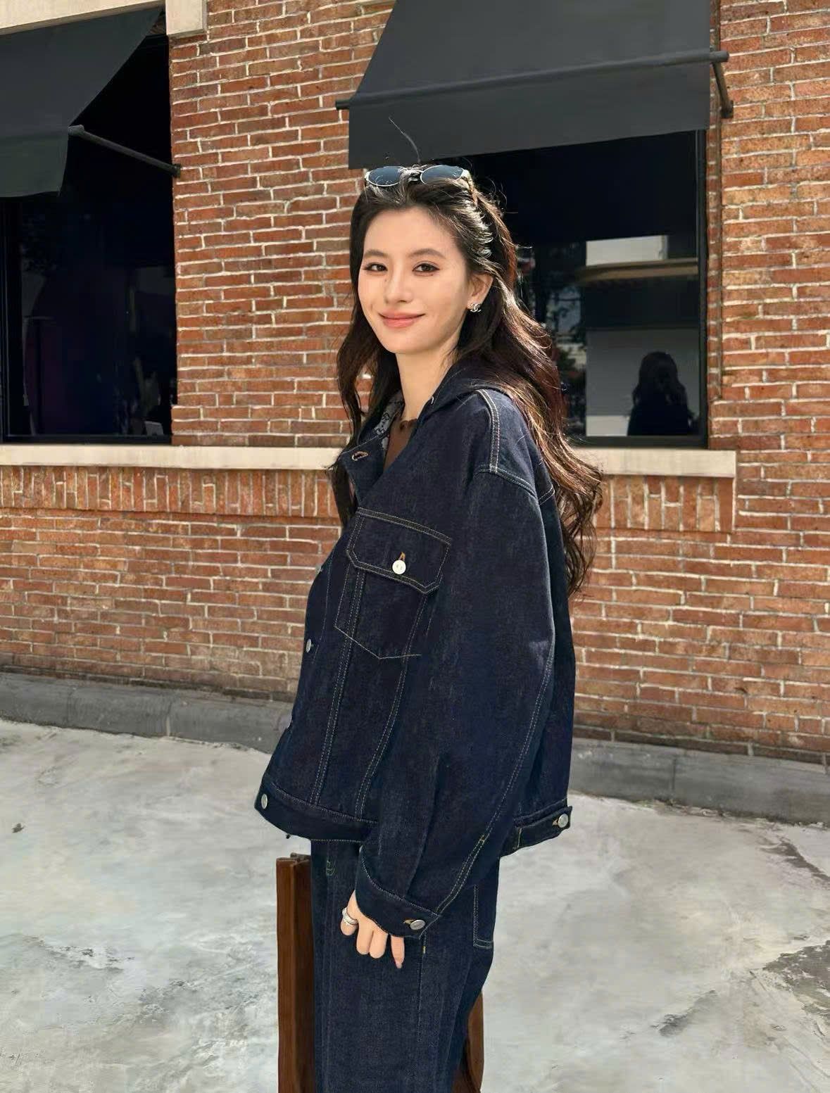  2.Áo Khoác Jean xanh mũ liền lót full logo 