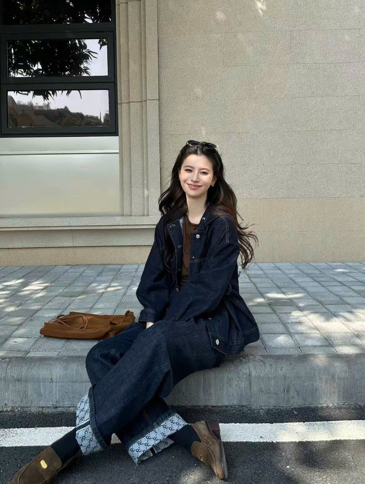  2.Áo Khoác Jean xanh mũ liền lót full logo 