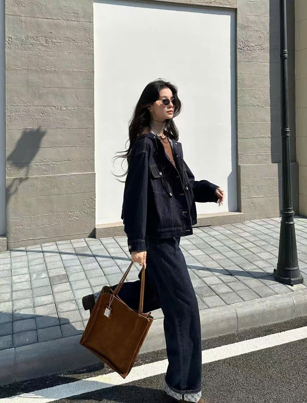  2.Áo Khoác Jean xanh mũ liền lót full logo 