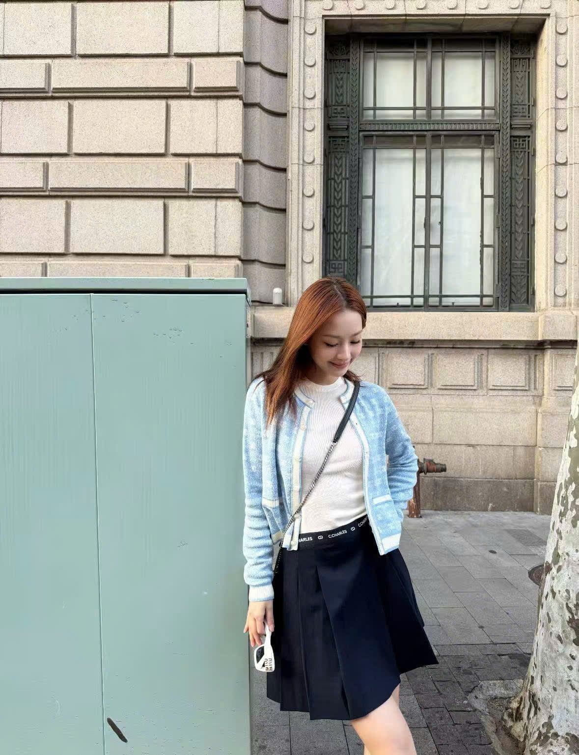  Áo CDG xanh biển full logo, viền trắng 