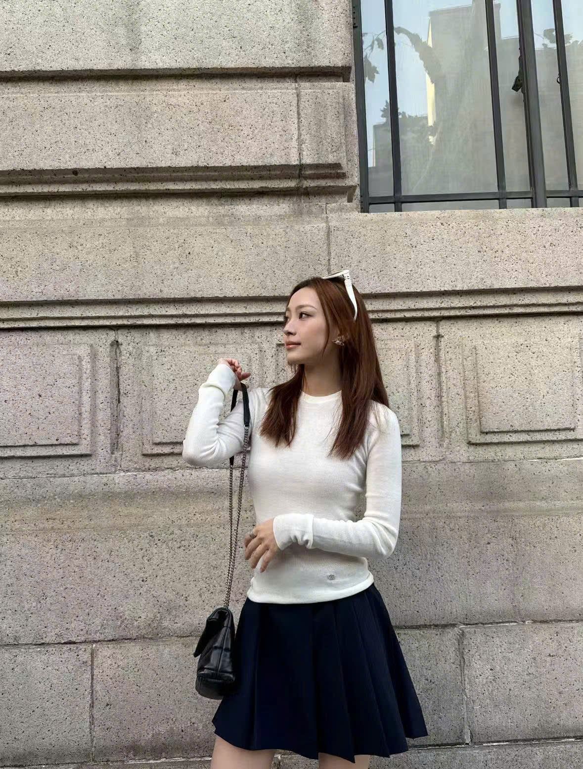  WOOL áo len màu trắng dài tay 