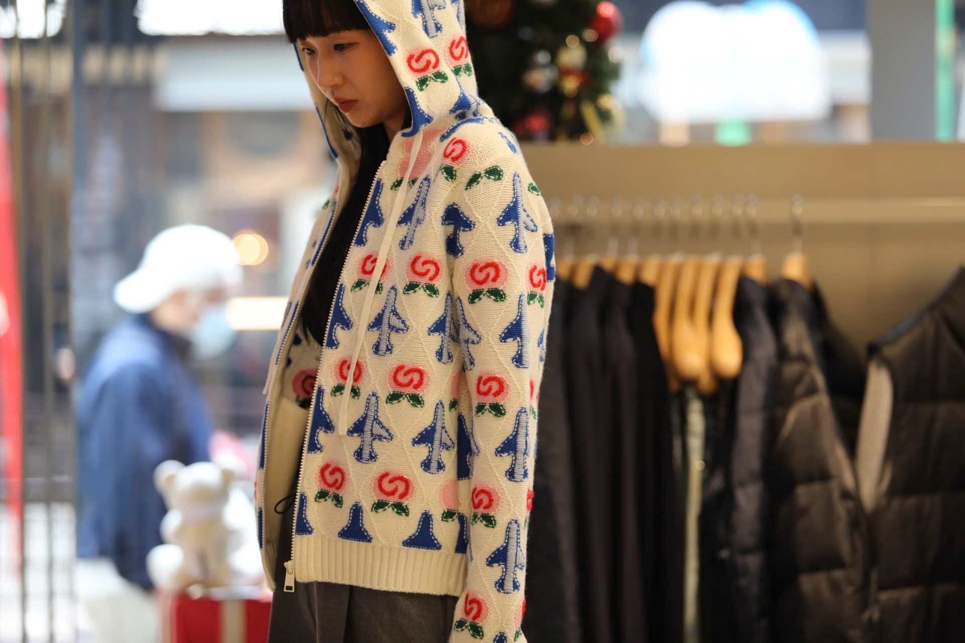  Áo khoác có mũ trắng kéo khóa họa tiết máy bay 