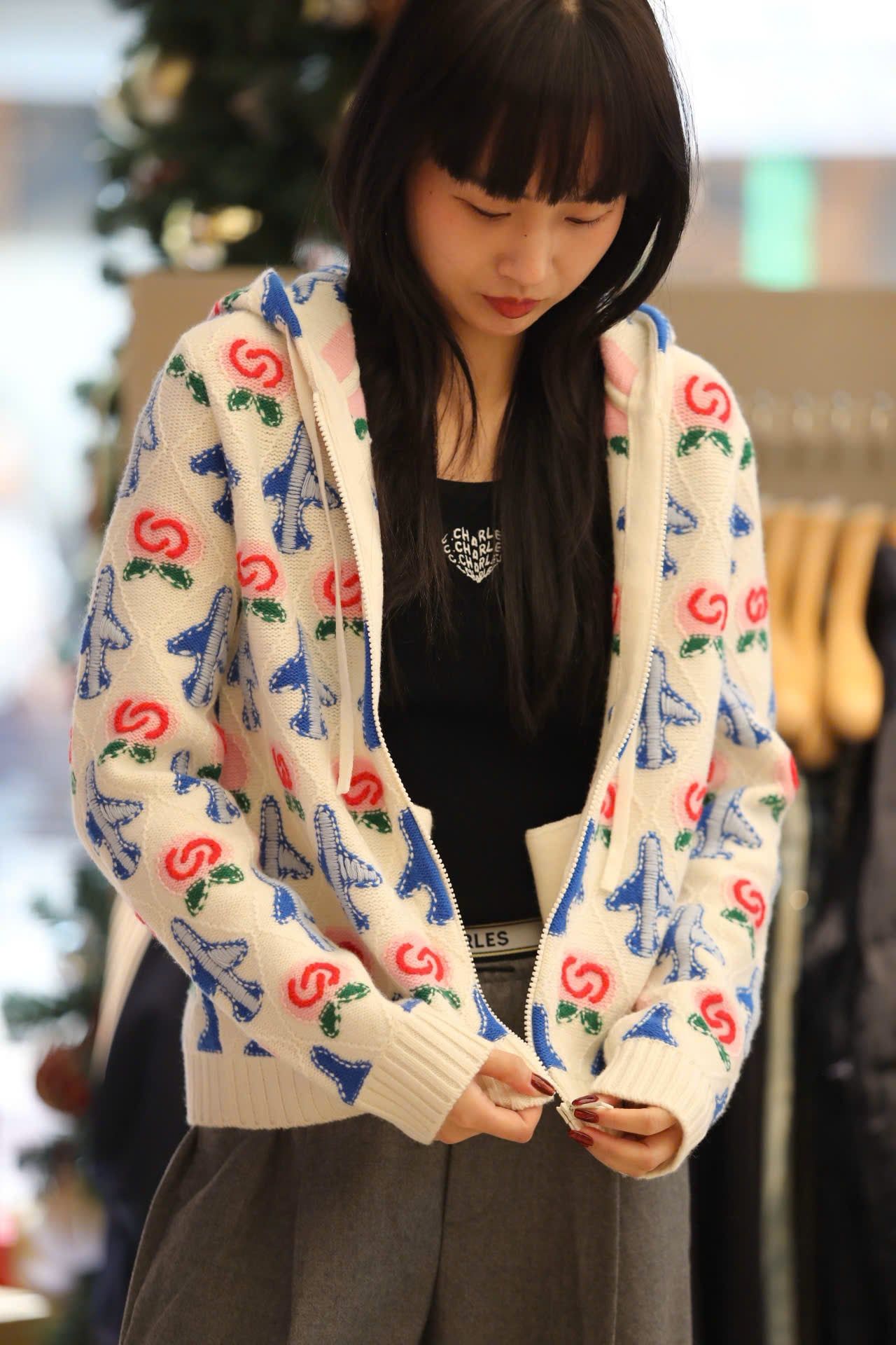  Áo khoác có mũ trắng kéo khóa họa tiết máy bay 