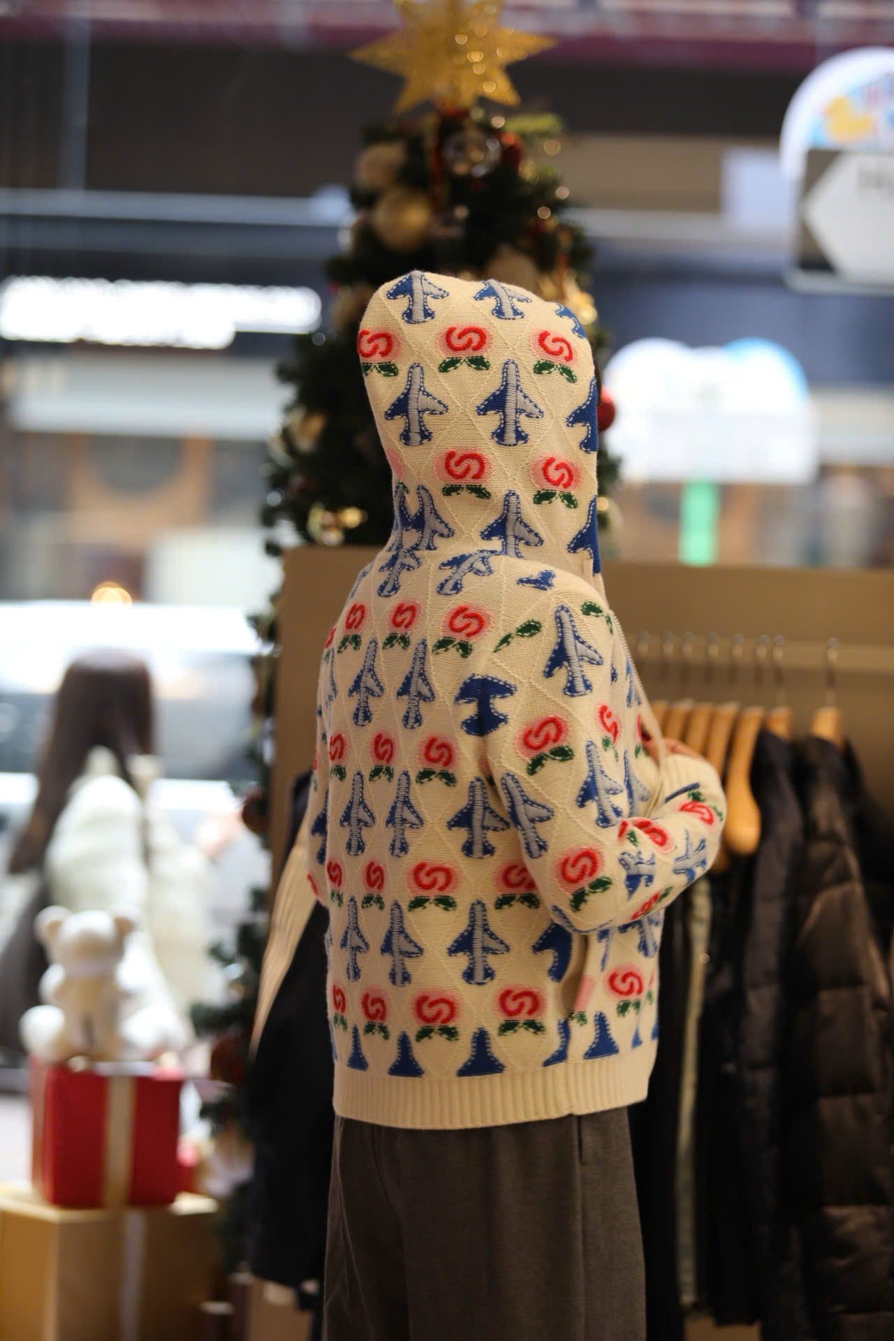  Áo khoác có mũ trắng kéo khóa họa tiết máy bay 