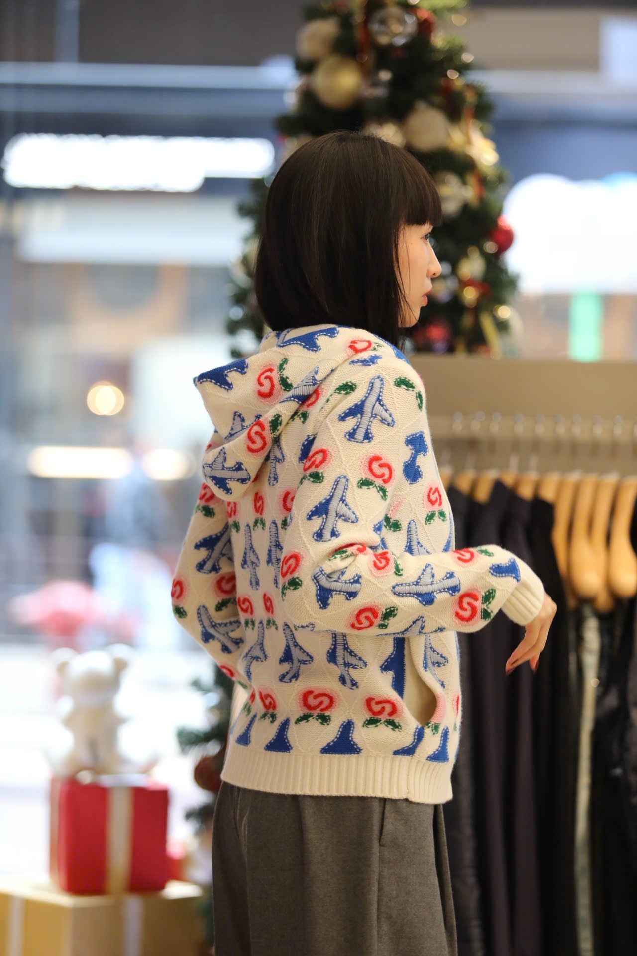  Áo khoác có mũ trắng kéo khóa họa tiết máy bay 