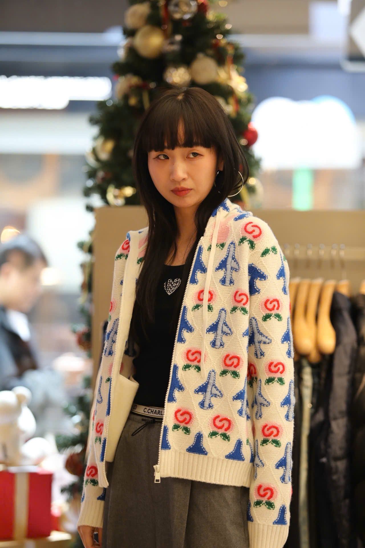  Áo khoác có mũ trắng kéo khóa họa tiết máy bay 