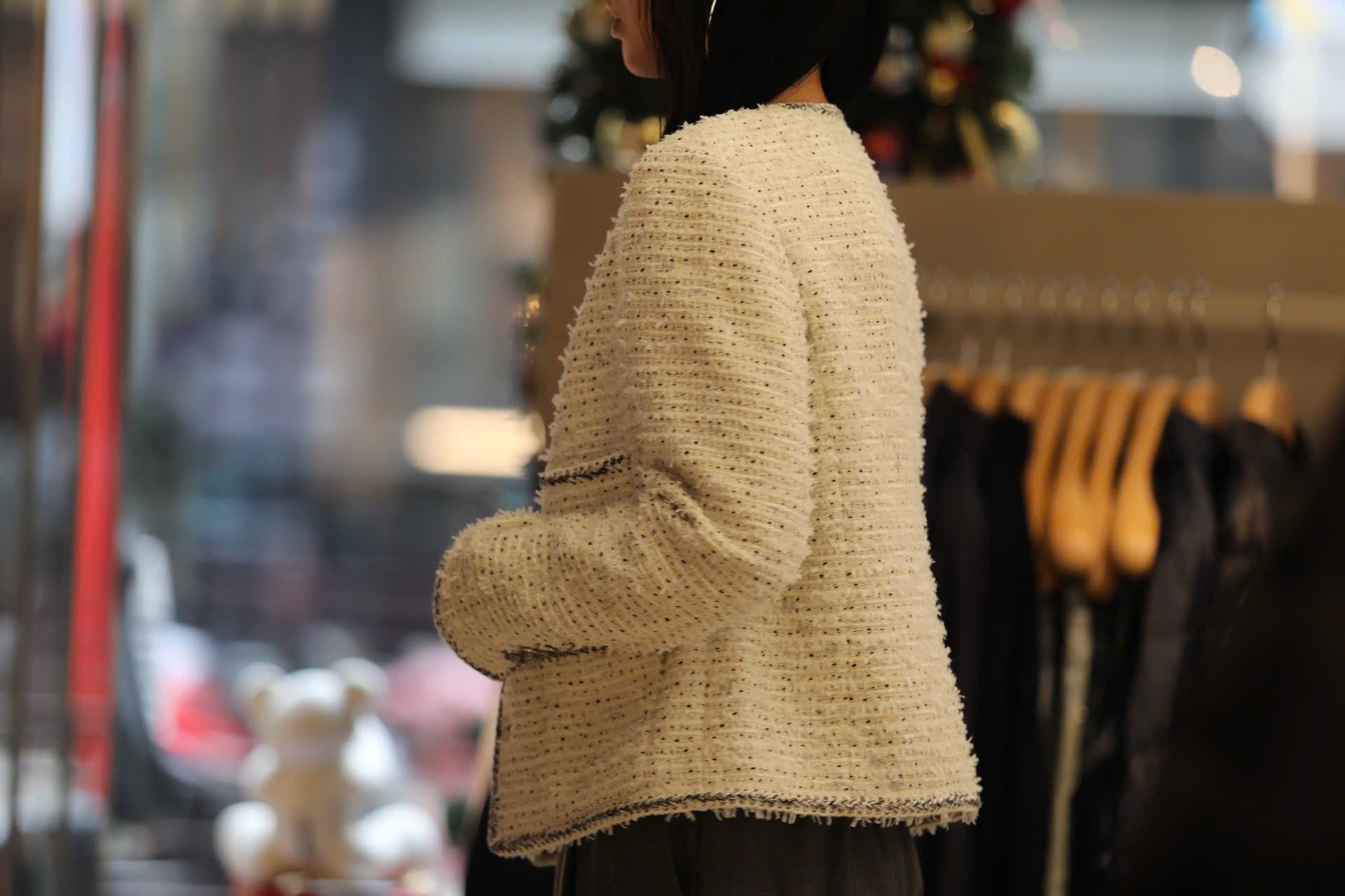  Áo tweed trắng chấm đen -cúc đen 