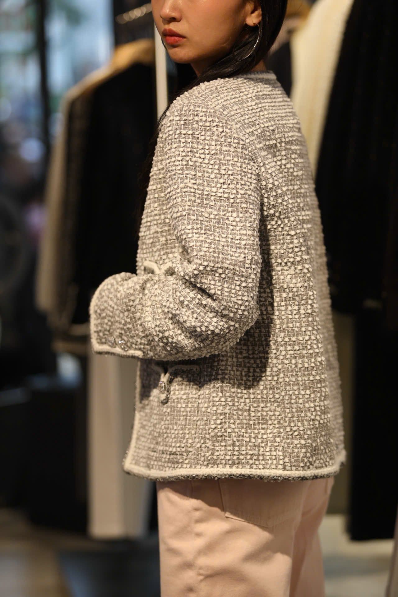  Áo tweed xám trắng 4 túi V 