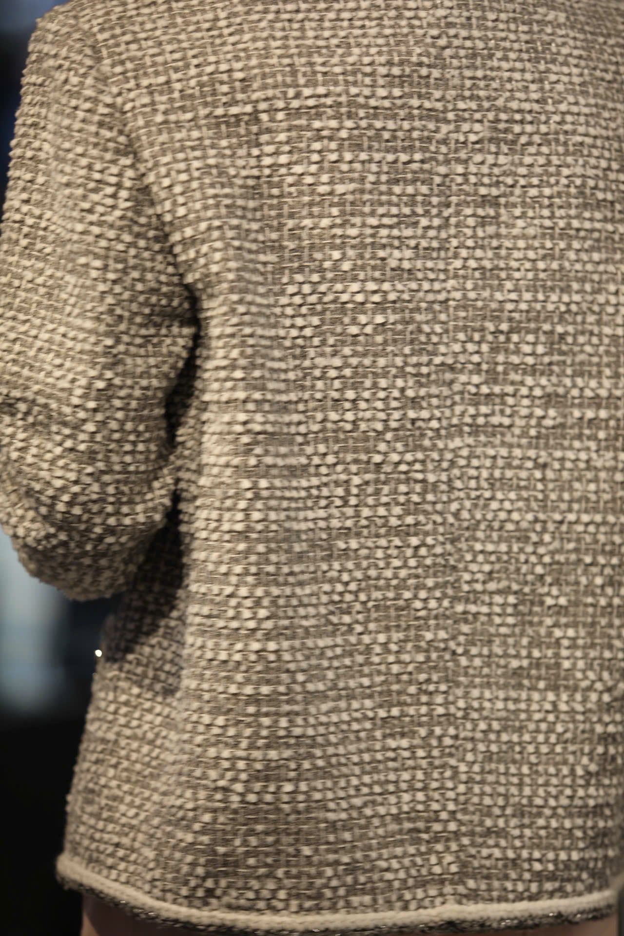  Áo tweed xám trắng 4 túi V 