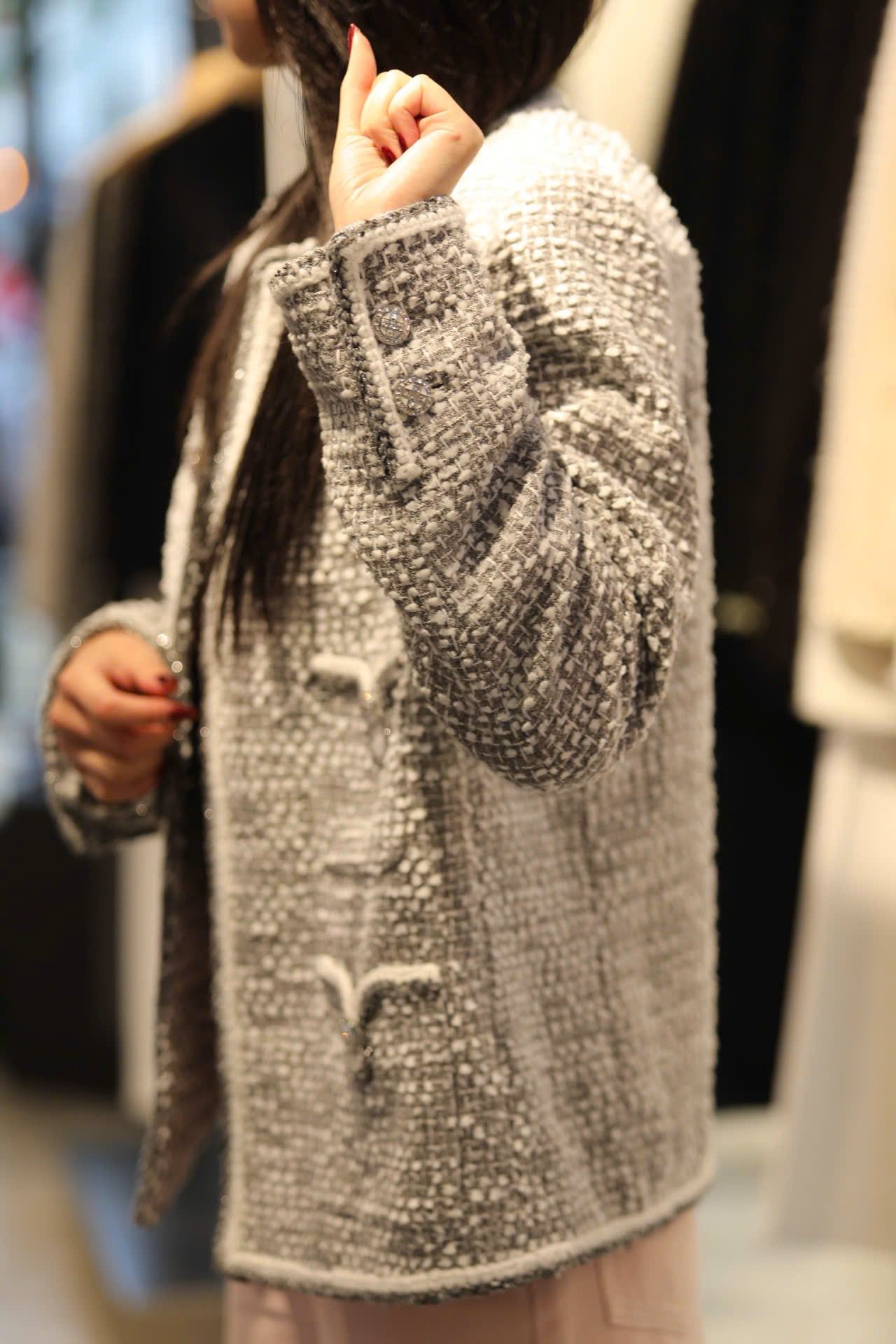  Áo tweed xám trắng 4 túi V 