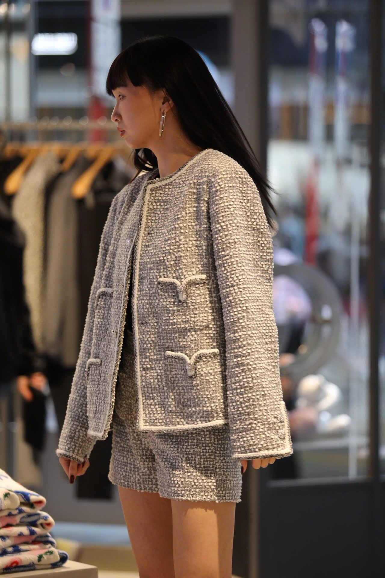  Áo tweed xám trắng 4 túi V 