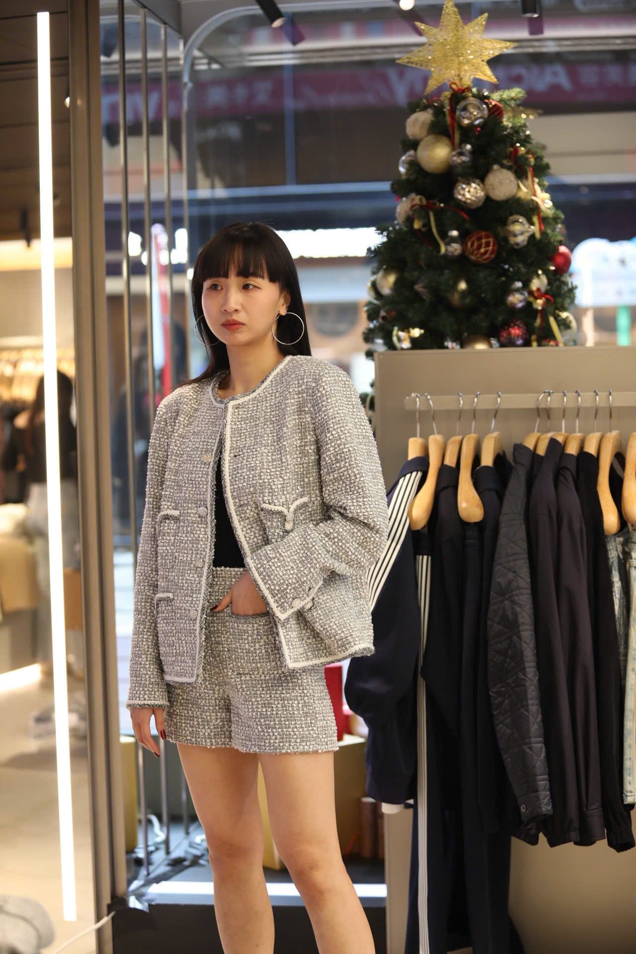  1.Quần sooc dạ tweed xám trắng 