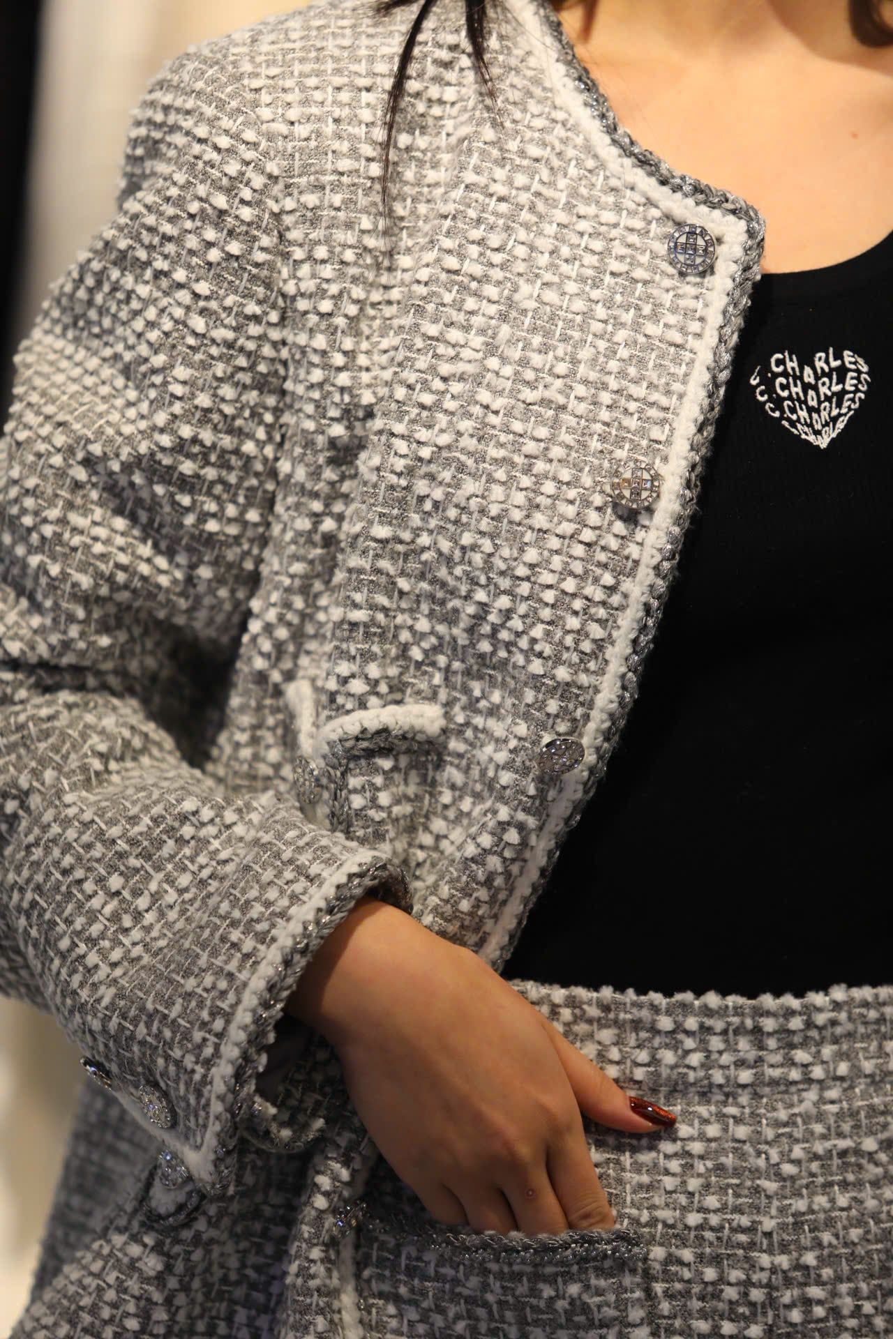  Áo tweed xám trắng 4 túi V 