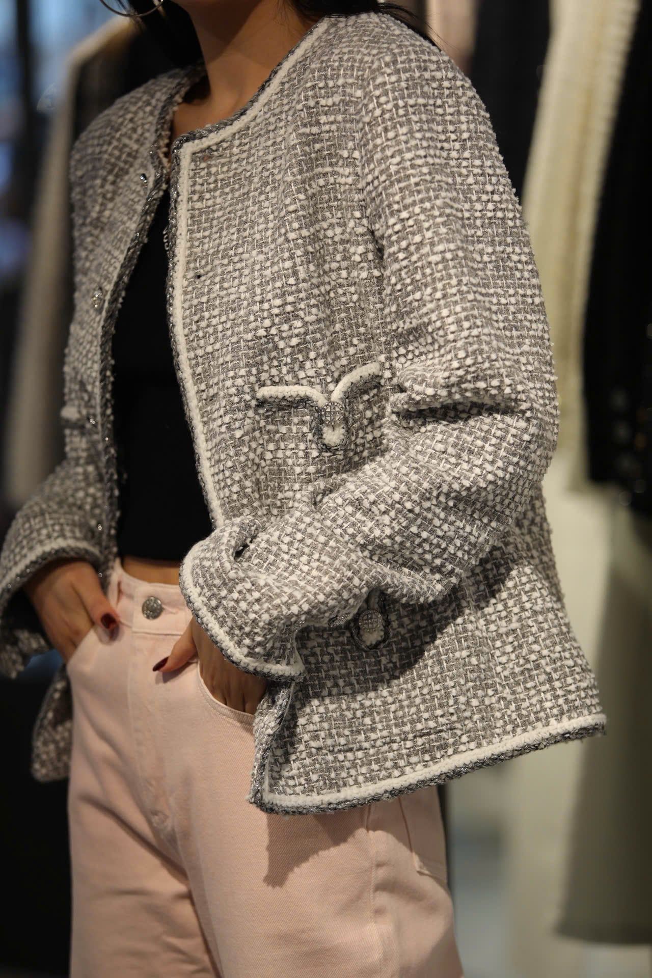  Áo tweed xám trắng 4 túi V 