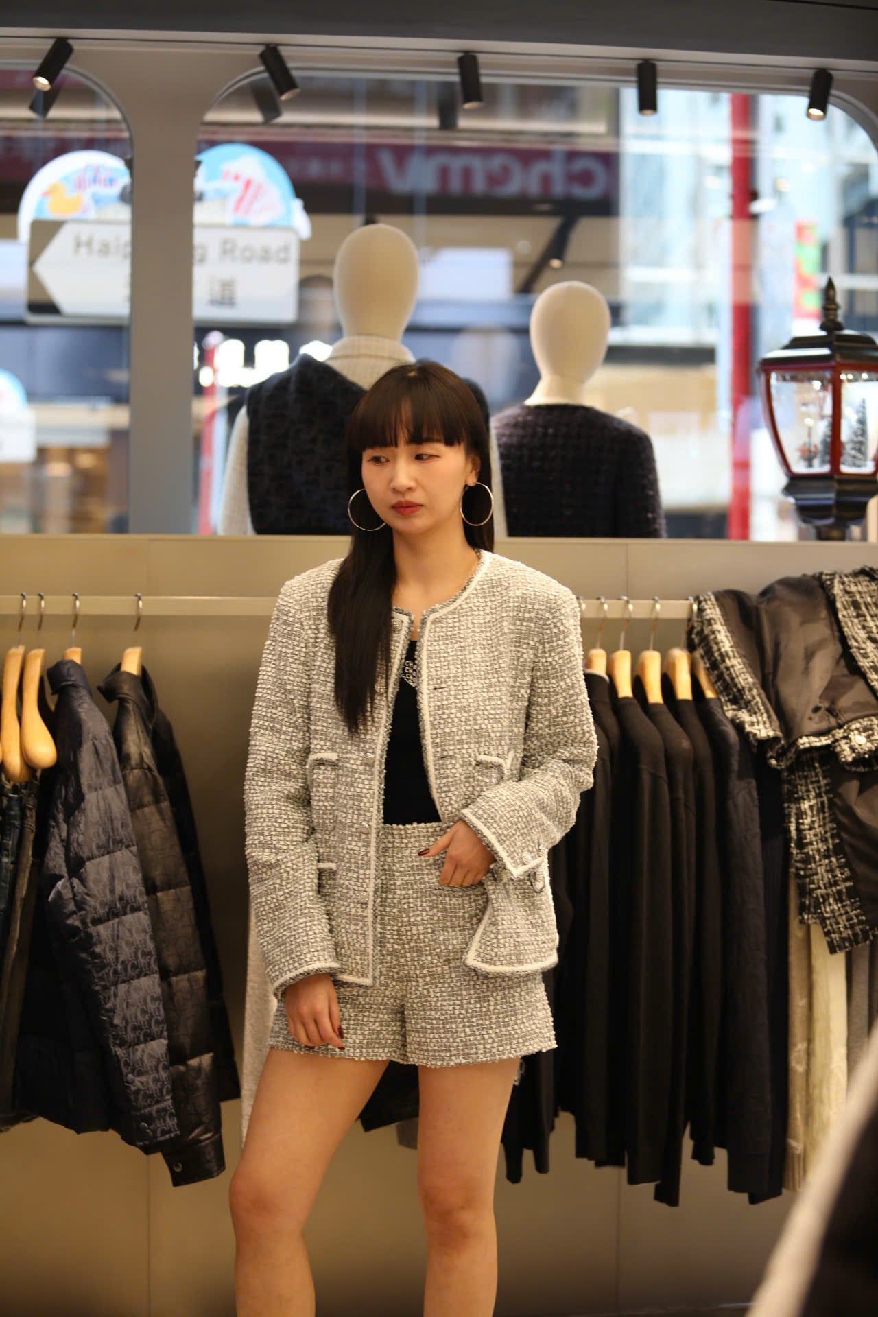  1.Quần sooc dạ tweed xám trắng 