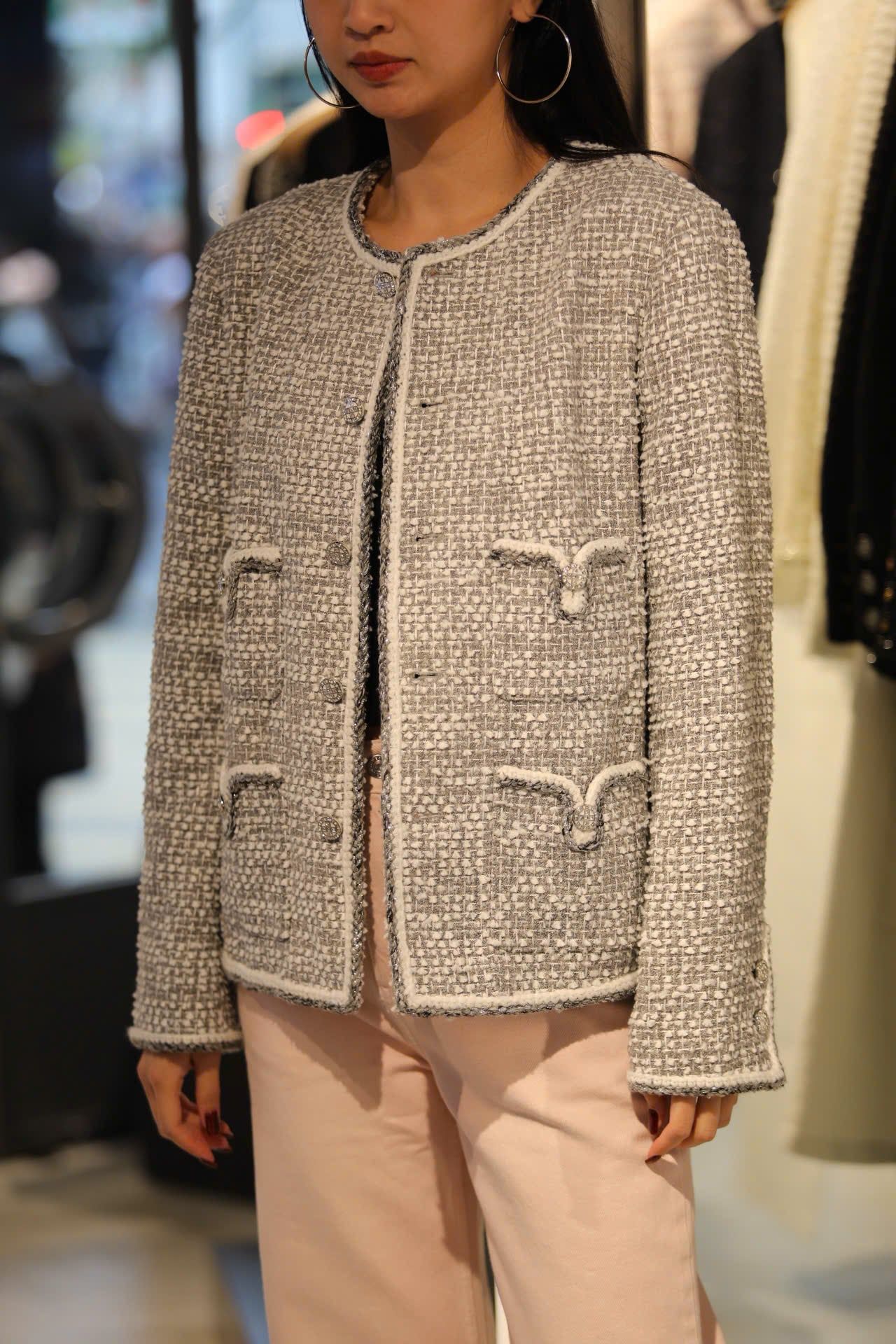  Áo tweed xám trắng 4 túi V 