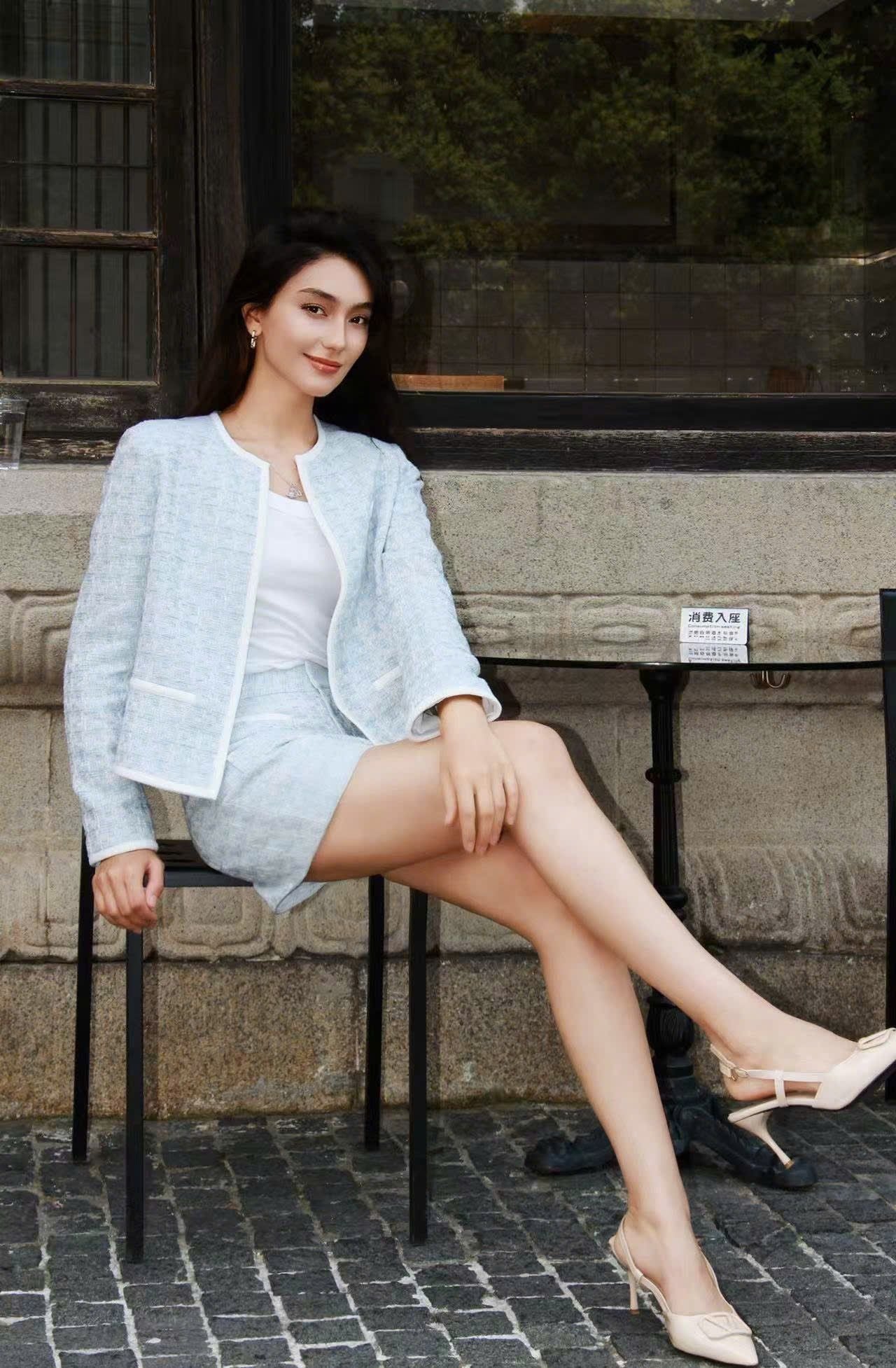  Áo tweed xám xanh viền trắng , logo 1 bên 