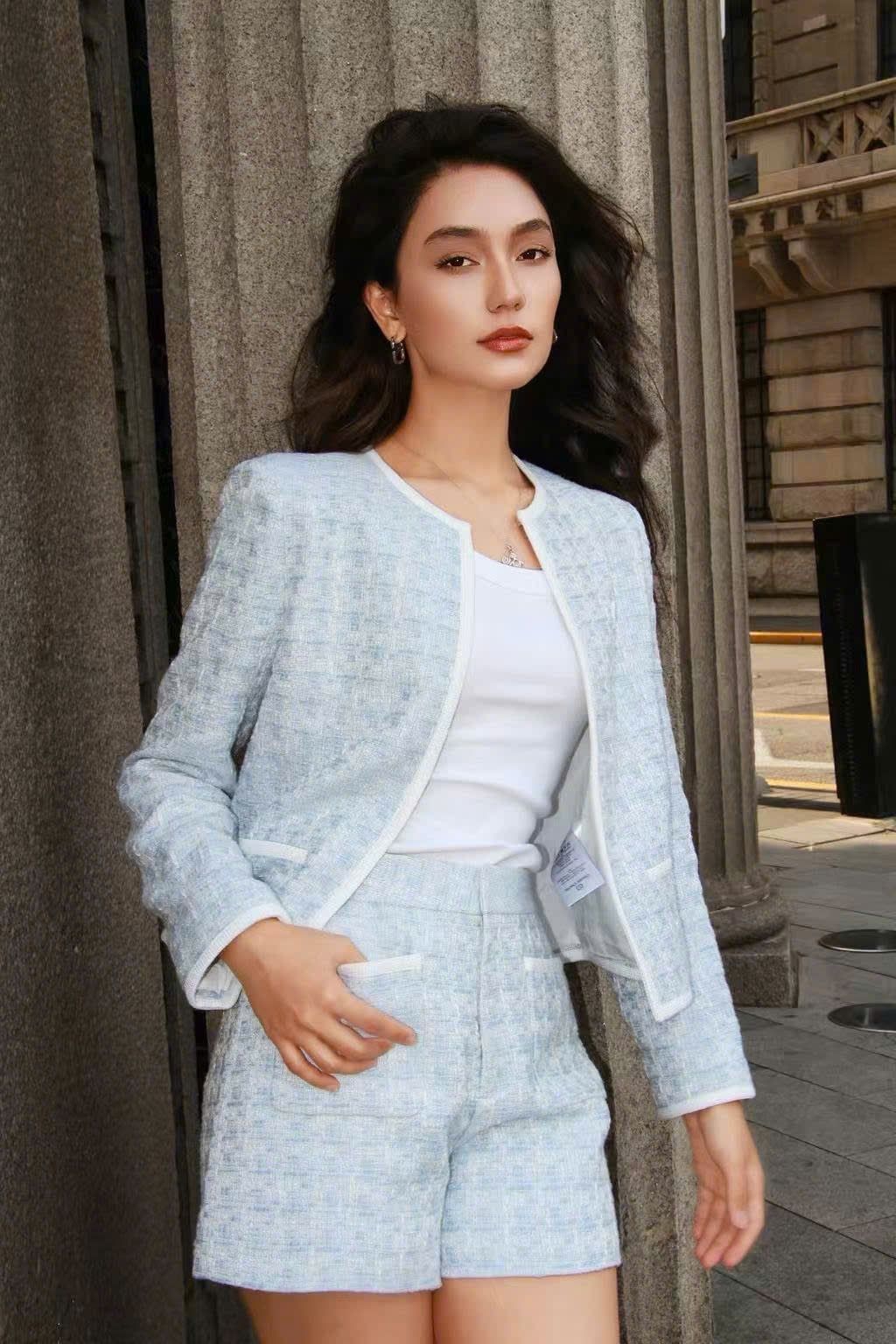  Áo tweed xám xanh viền trắng , logo 1 bên 