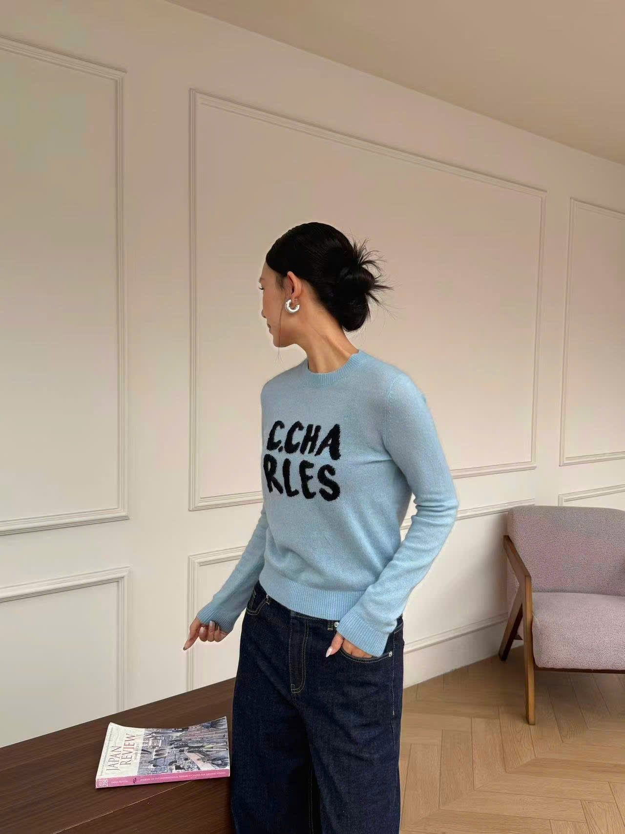  Áo len xanh ngọc chữ đen ngực 