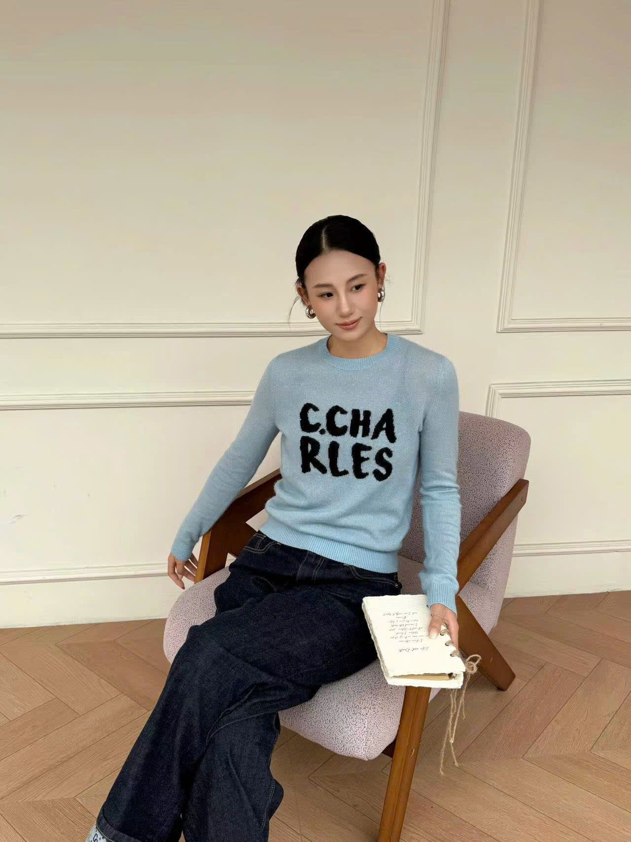  Áo len xanh ngọc chữ đen ngực 