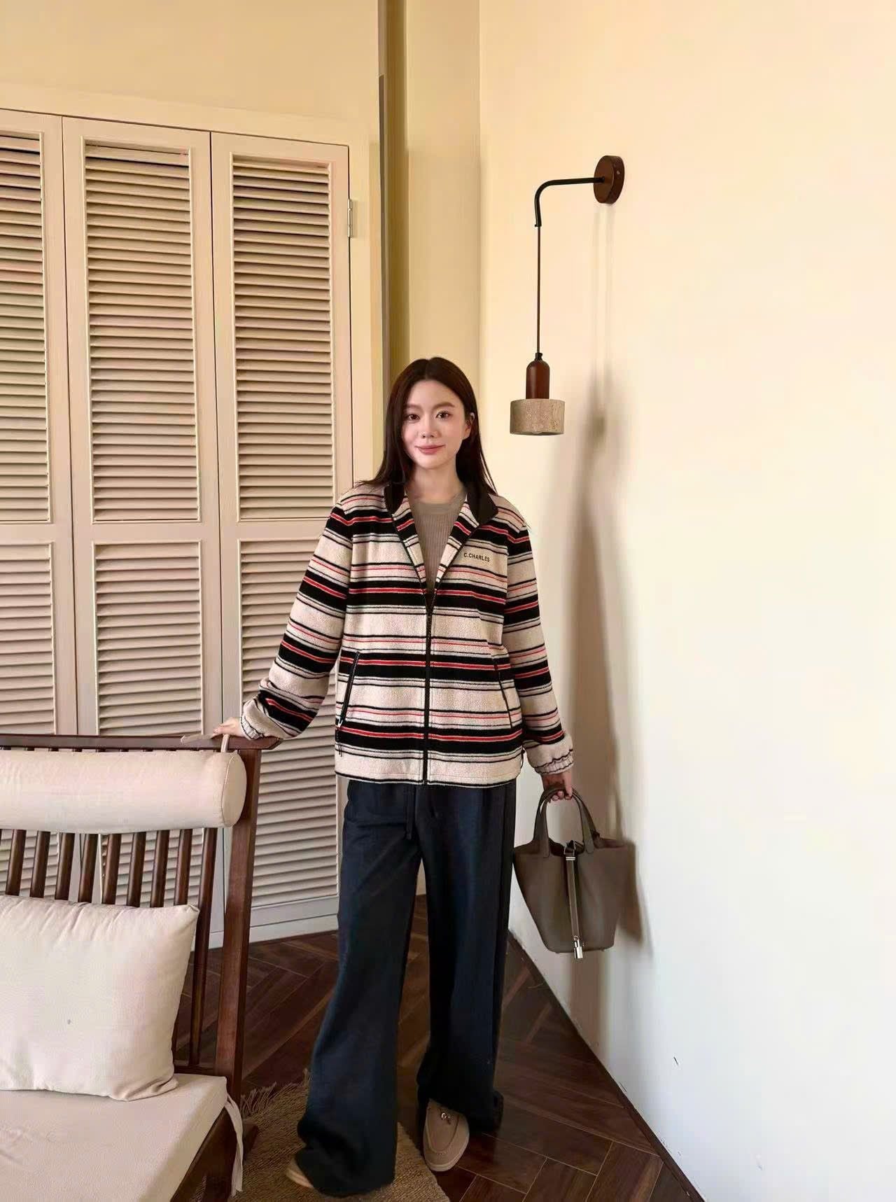  Áo khoác kẻ đỏ đen có mũ 