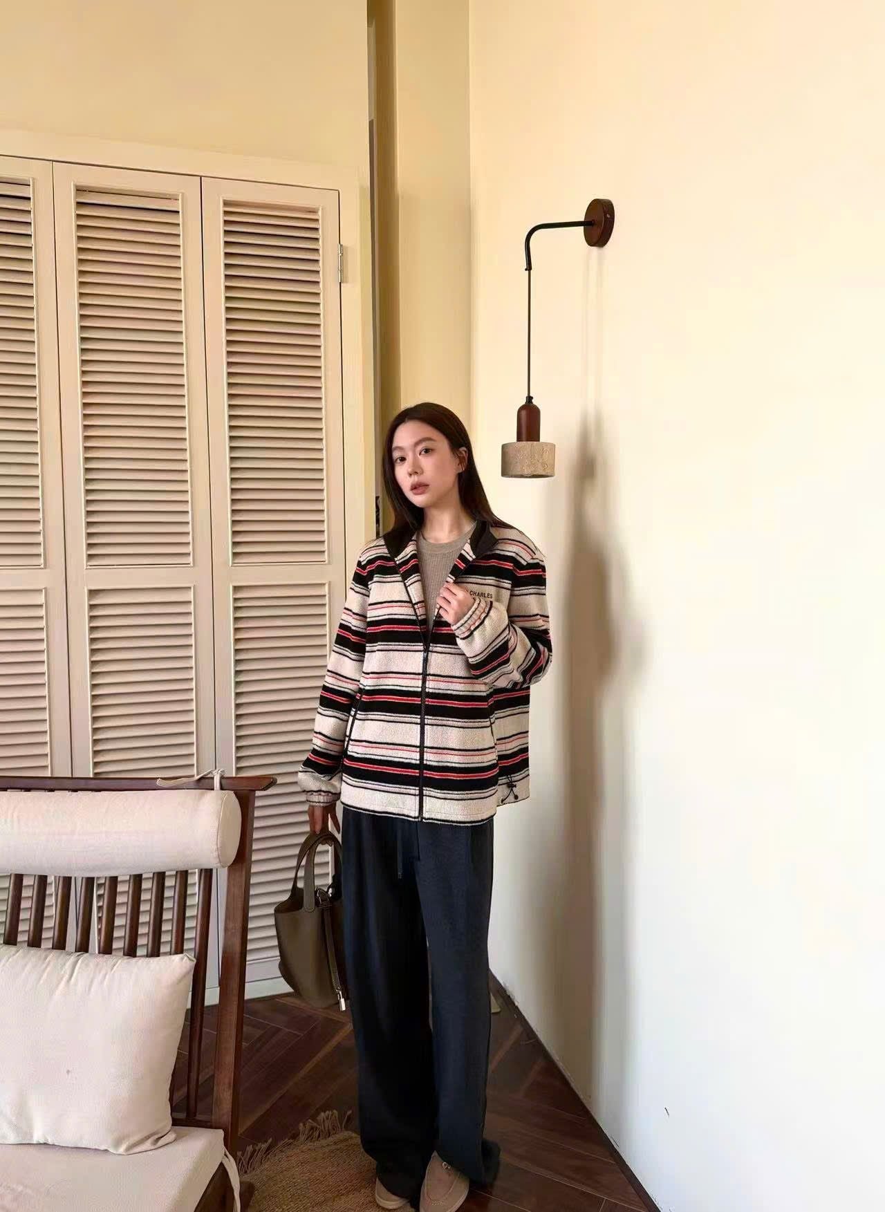  Áo khoác kẻ đỏ đen có mũ 