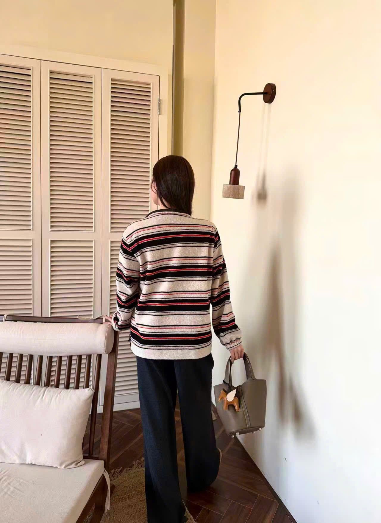  Áo khoác kẻ đỏ đen có mũ 